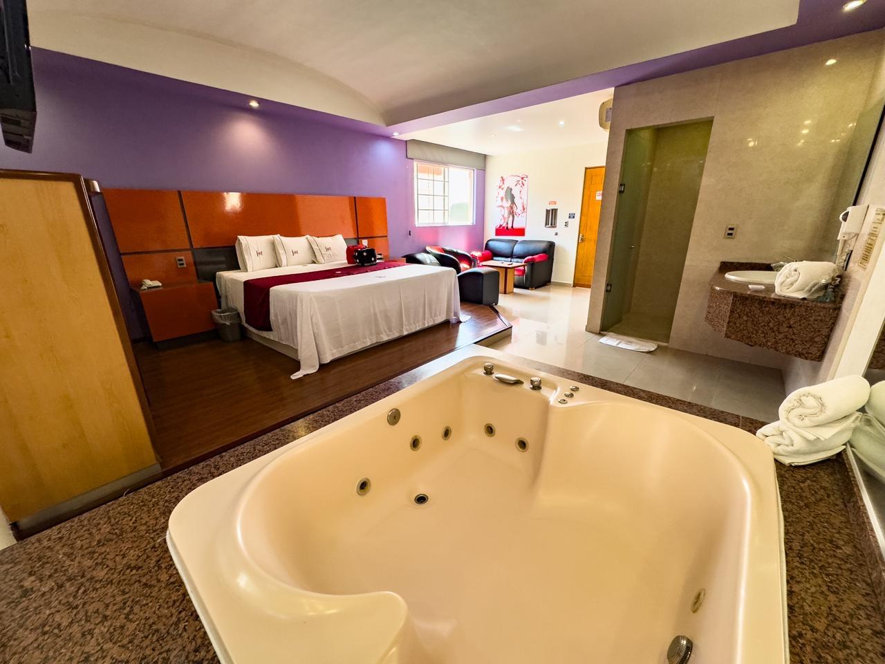 Suite con Jacuzzi privado y acabados de lujo